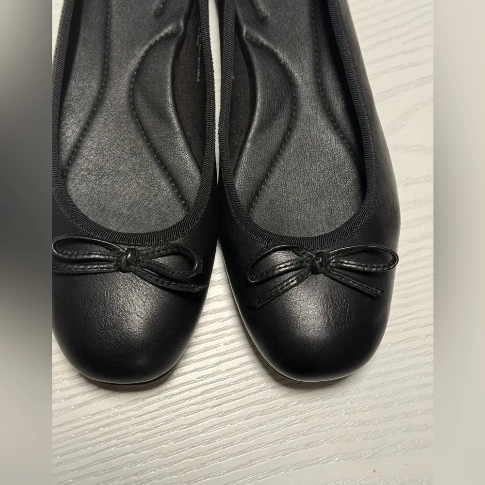 Born Women's Classic Black Leather Flats - Picture 3 of 7